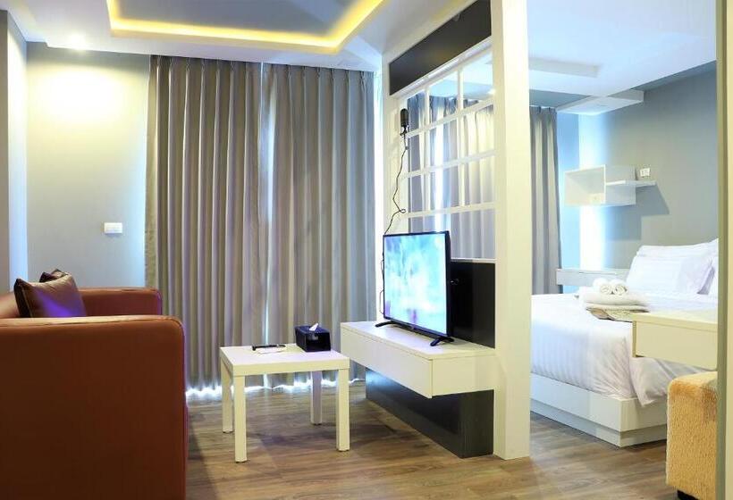 اتاق لوکس با چشمانداز استخر, Wisdom Hotel & Residence