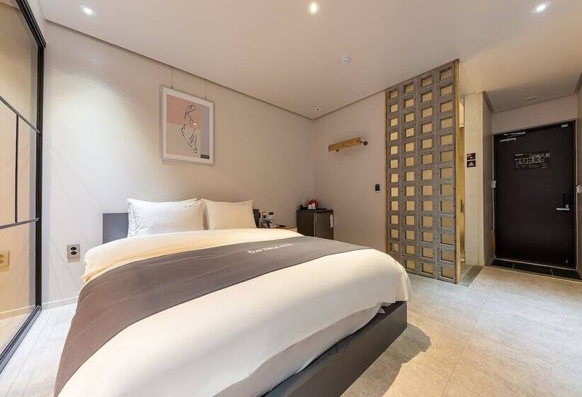 Cameră Standard cu Vedere la Mare, Daynice