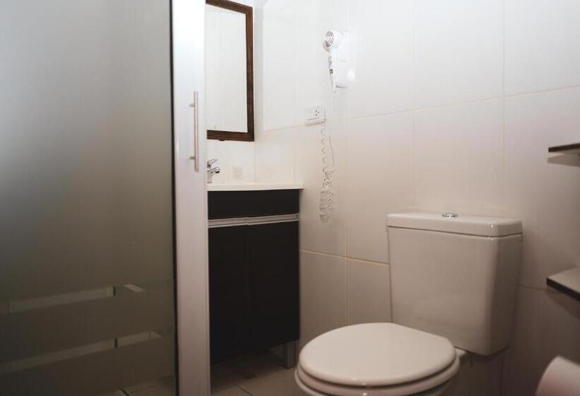 Quarto Estandar, Oshovia Hostel
