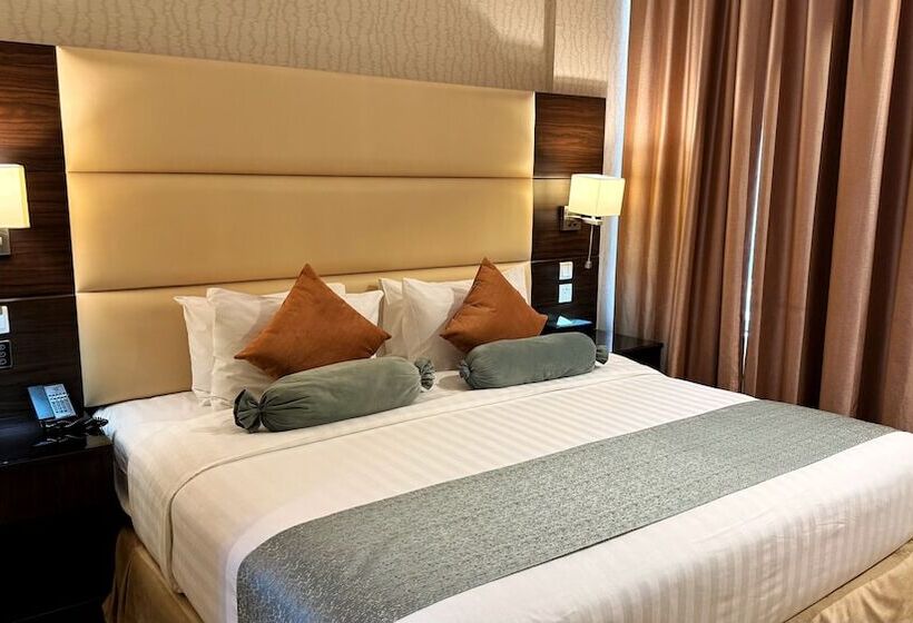 패밀리 스위트, Holiday Villa Hail