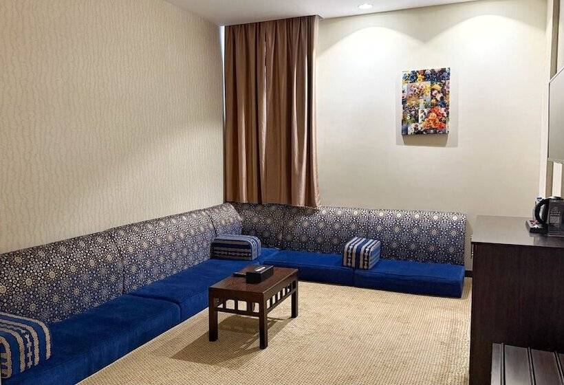 패밀리 스위트, Holiday Villa Hail