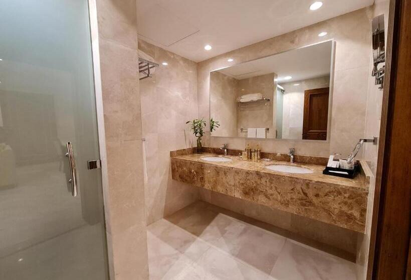 프레지덴셜 스위트, Holiday Villa Hail