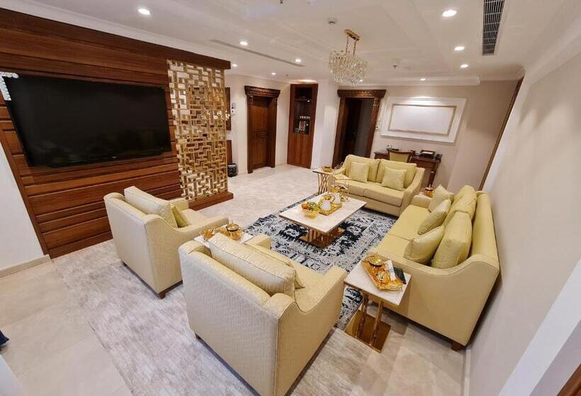 سوئیت پرزیدنت, Holiday Villa Hail