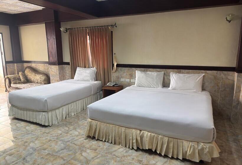 디럭스 트리플 룸, Kata Palace Phuket