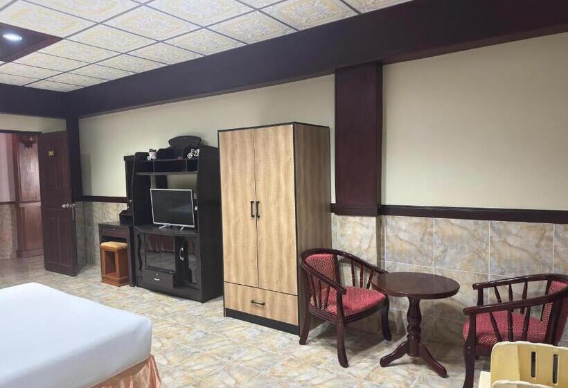 디럭스 패밀리 룸, Kata Palace Phuket