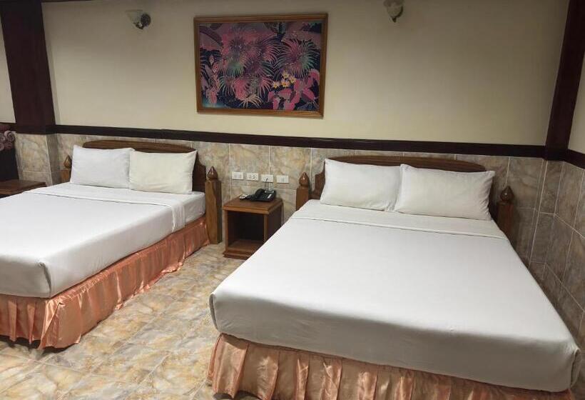 디럭스 패밀리 룸, Kata Palace Phuket