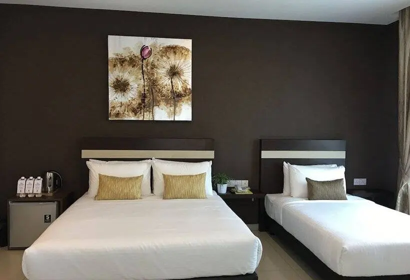 اتاق خانوادگی, Chemara Boutique