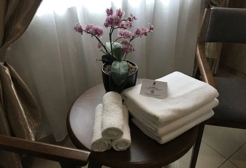 اتاق خانوادگی, Chemara Boutique