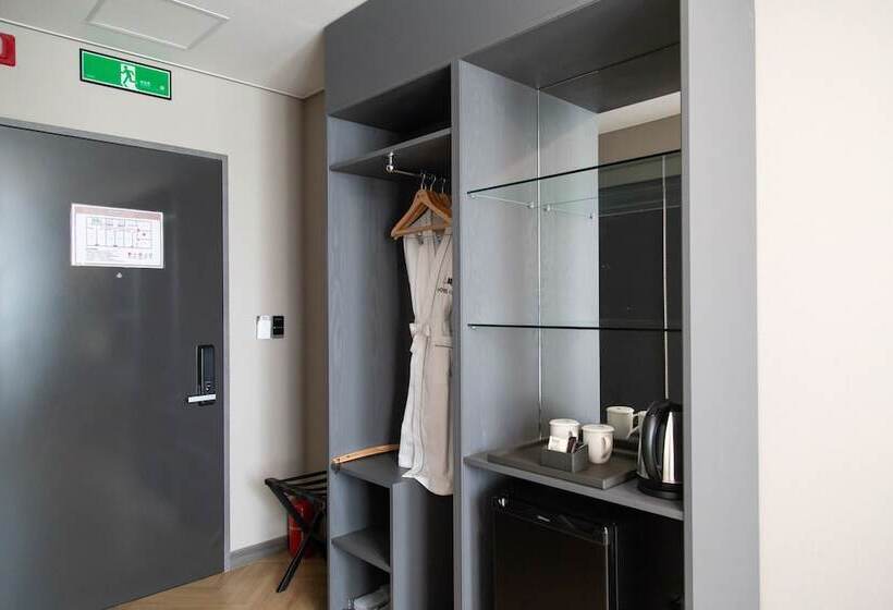 اتاق اکونومی, Daoom