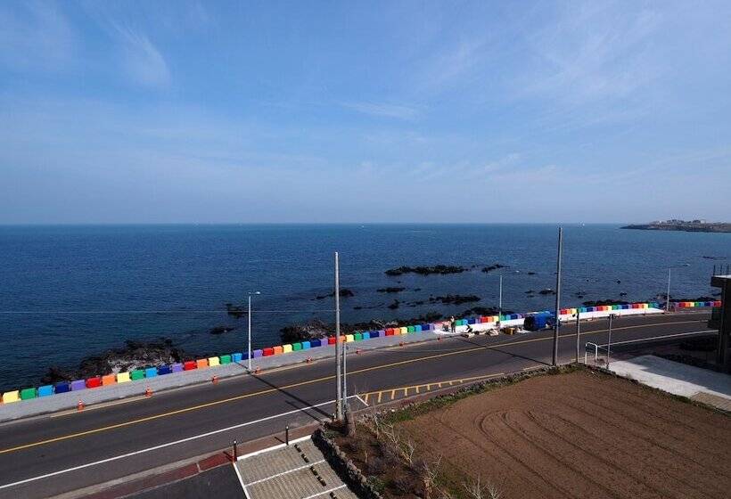 חדר סטנדרט, The Four Hills