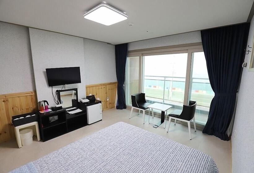 חדר סטנדרט, The Four Hills