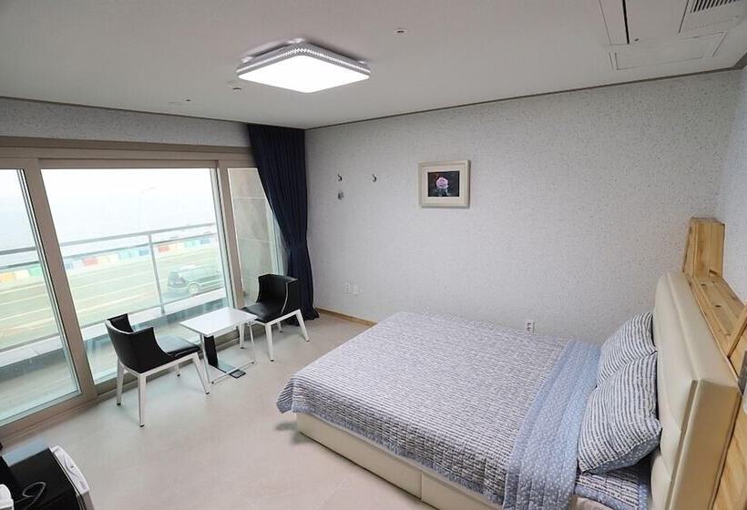 חדר סטנדרט, The Four Hills