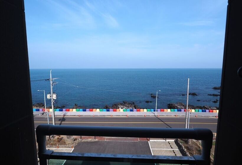 חדר סטנדרט, The Four Hills