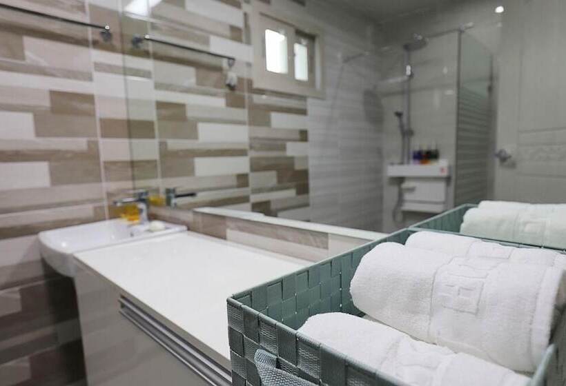 חדר סטנדרט, The Four Hills