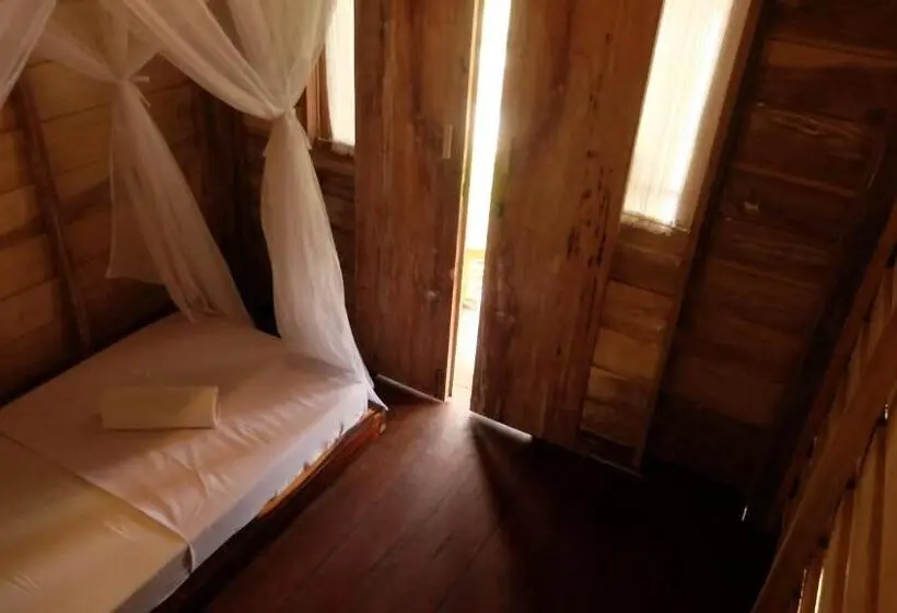 اتاق استاندارد یک تخته با سرویس بهداشتی مشترک, Beranda Ecolodge