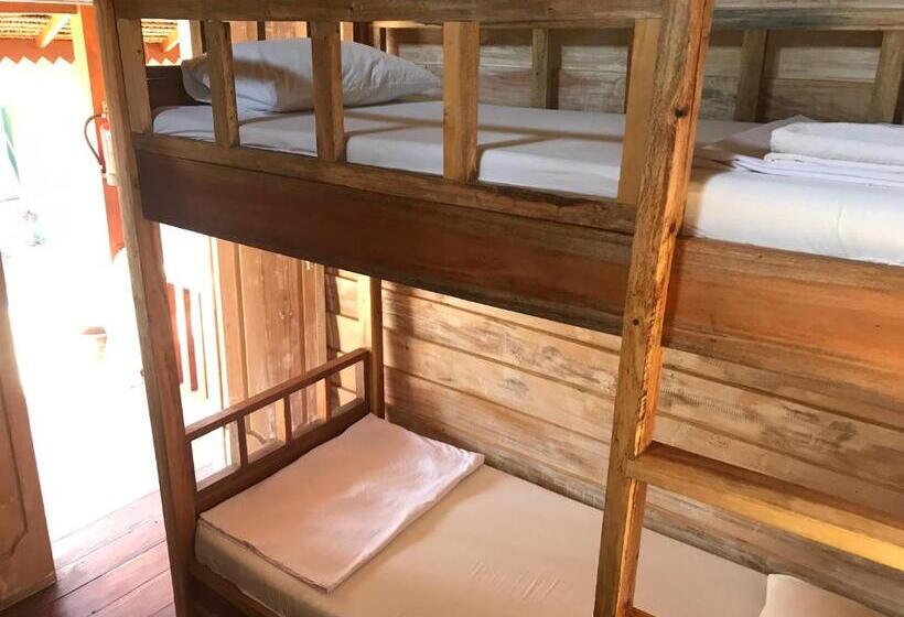 스탠다드 4인용 룸 공용 욕실, Beranda Ecolodge