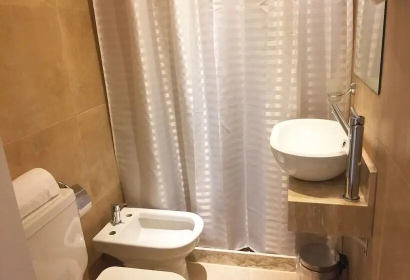 ルームシェアのワンベッド, Circus Hostel&hotel Montevideo