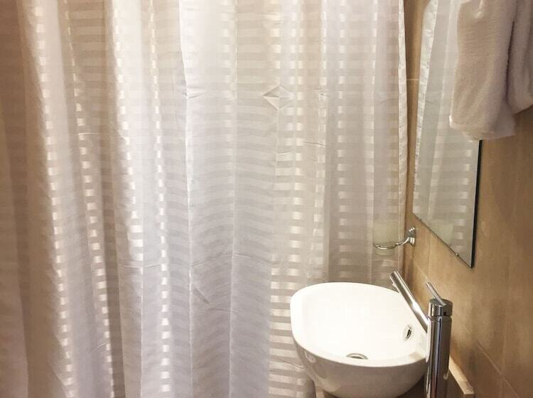 Кровать в Общей Комнате, Circus Hostel&hotel Montevideo