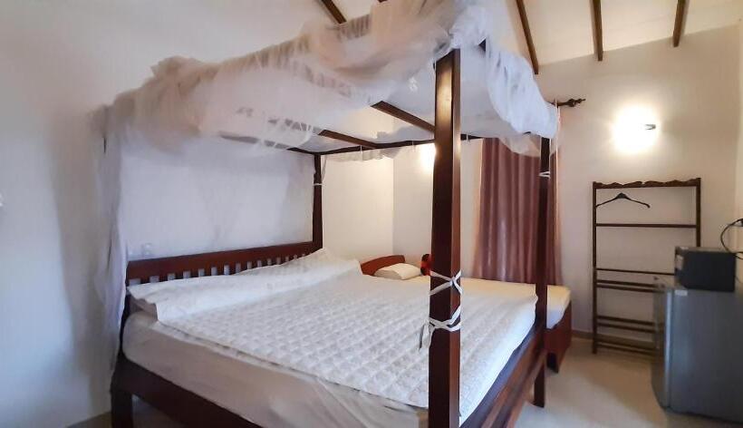 غرفة قياسية ثلاثية مزودة بشرفة, Galle Camellia