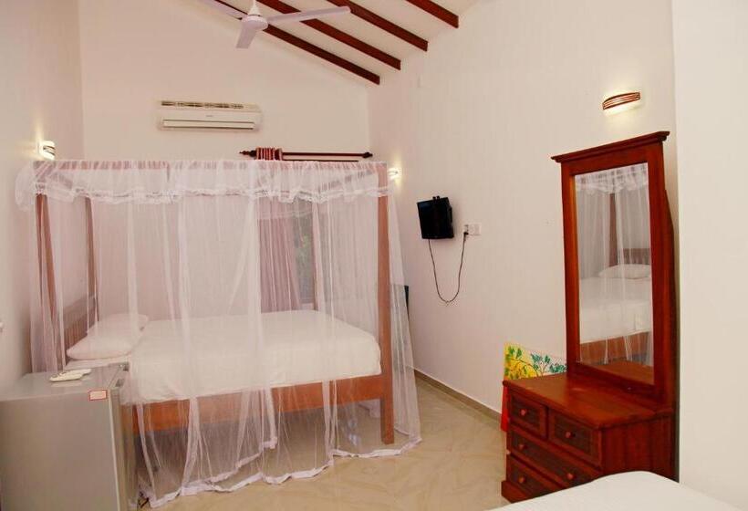 غرفة قياسية ثلاثية مزودة بشرفة, Galle Camellia