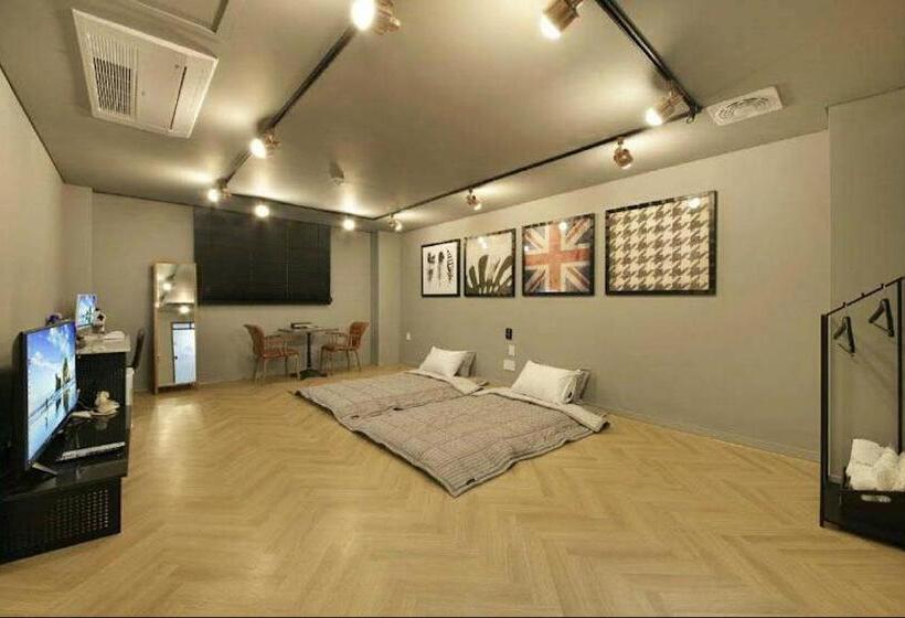 标准三人间, Nol