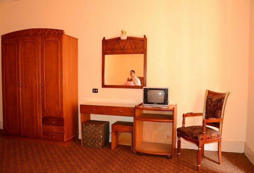 Habitació Triple Estàndard, Louris Inn