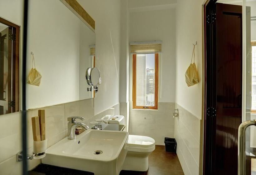 디럭스 룸 킹사이즈 침대, Morven Hotel Colombo
