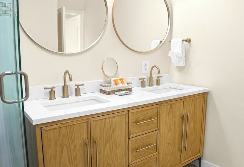 اتاق لوکس, The Mary Anne Boutique Hotel Usvi