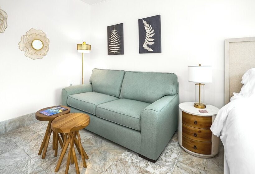 اتاق لوکس, The Mary Anne Boutique Hotel Usvi