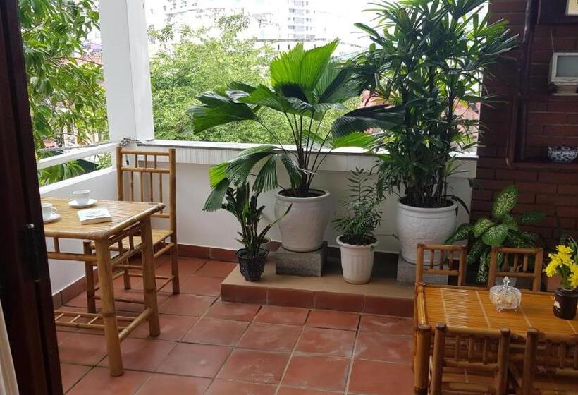 اتاق استاندارد با بالکن, Tâm Homestay