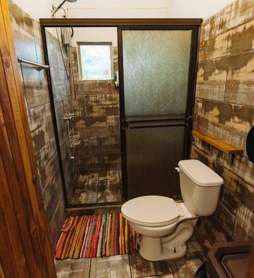 标准三人间共用浴室, Zeneidas Surf Garden