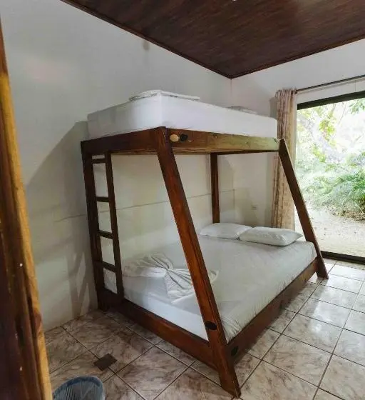 اتاق خانوادگی با سرویس بهداشتی مشترک, Zeneidas Surf Garden