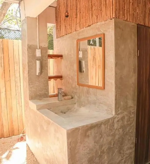 تختخواب در اتاق مشترک, Zeneidas Surf Garden