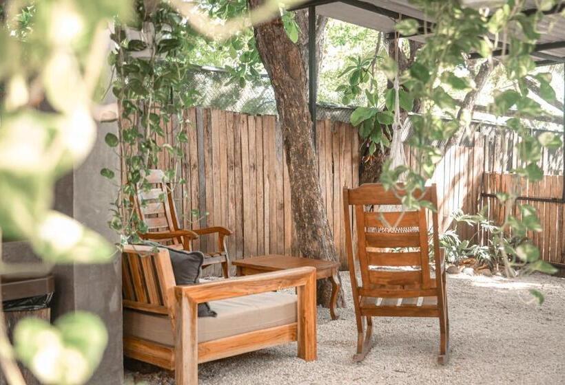 Кровать в Общей Комнате, Zeneidas Surf Garden
