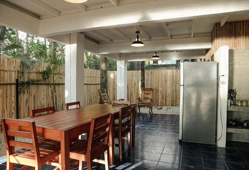 共用房间的床, Zeneidas Surf Garden