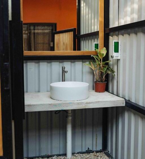 单人经济间, Zeneidas Surf Garden