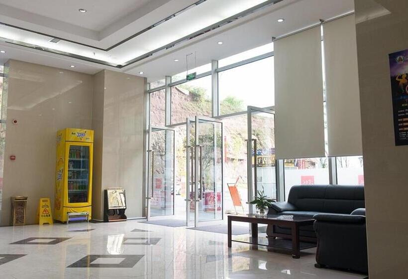 Семейный Номер, Thank Inn Plus Hotel Sichuan Neijiang Hongxing Red Star Macalline