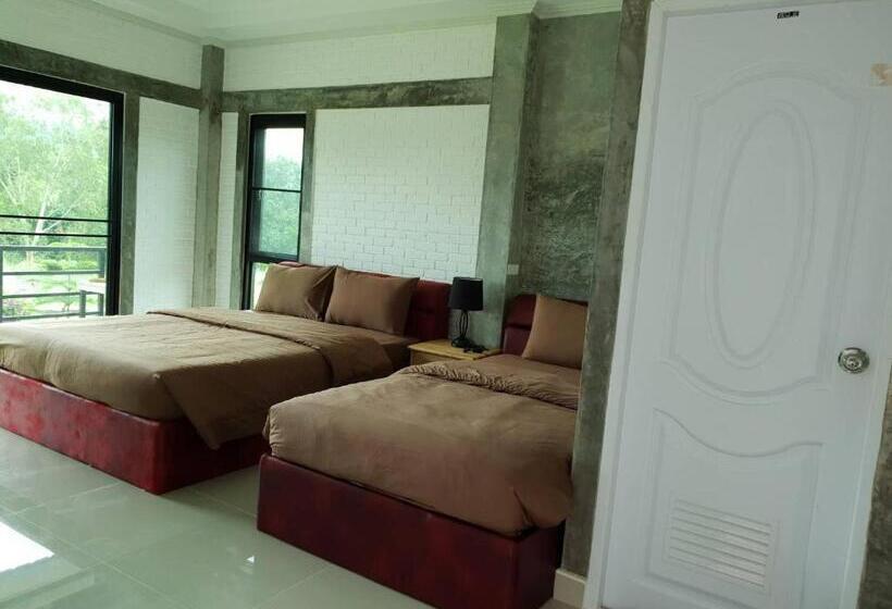 デラックストリプルルーム, Khao Kho Overview Resort