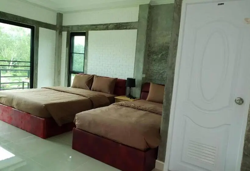 デラックストリプルルーム, Khao Kho Overview Resort