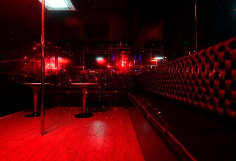 デラックススイート, Nexos Motel Piedade Adults Only