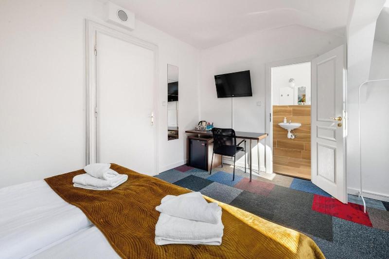 Háromágyas Standard Szoba, Elisabeth Old Town