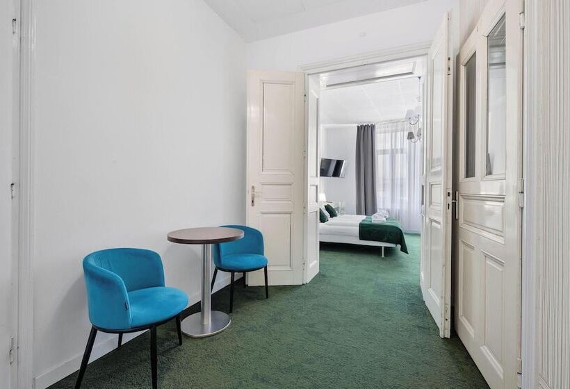 Négyágyas Standard Szoba, Elisabeth Old Town