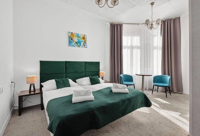 Négyágyas Standard Szoba, Elisabeth Old Town