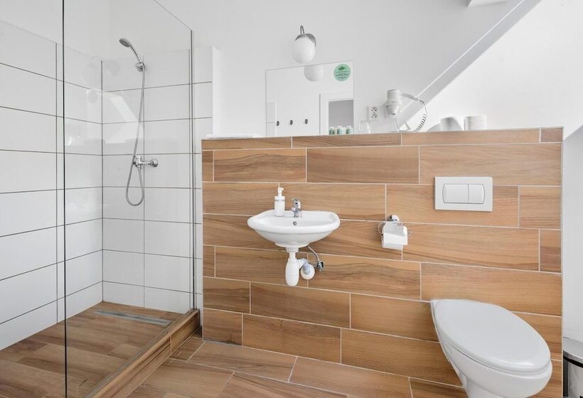 Háromágyas Standard Szoba, Elisabeth Old Town