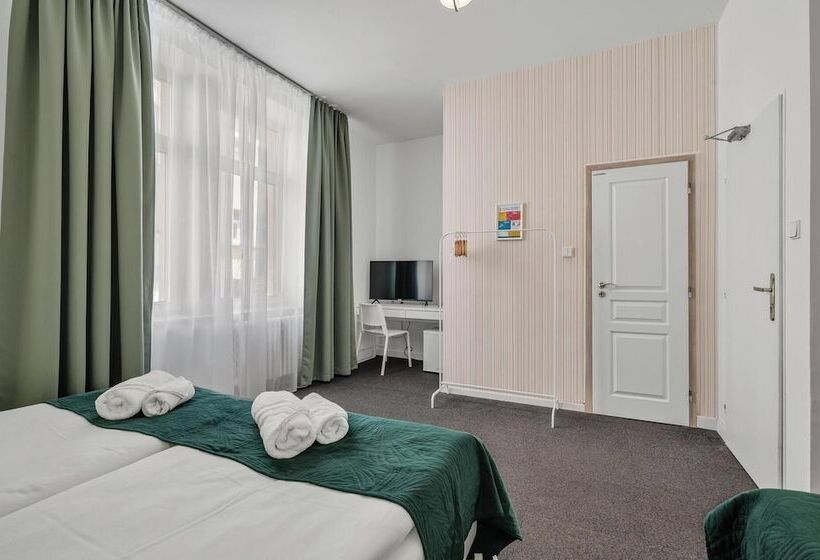 Háromágyas Standard Szoba, Elisabeth Old Town