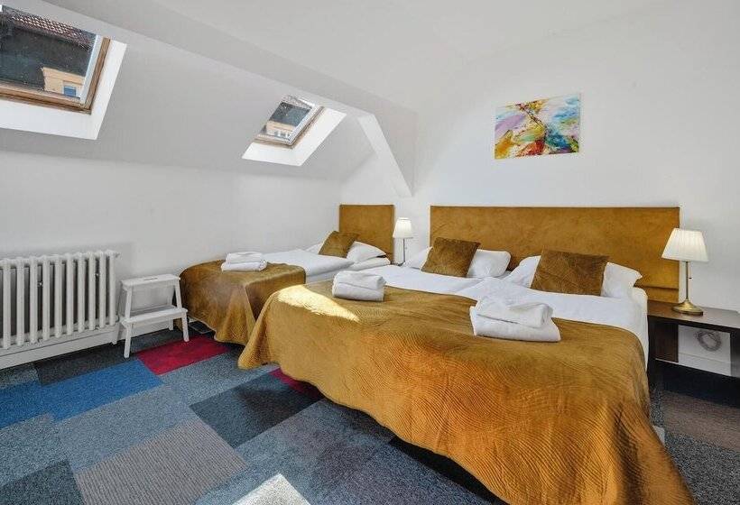 Háromágyas Standard Szoba, Elisabeth Old Town