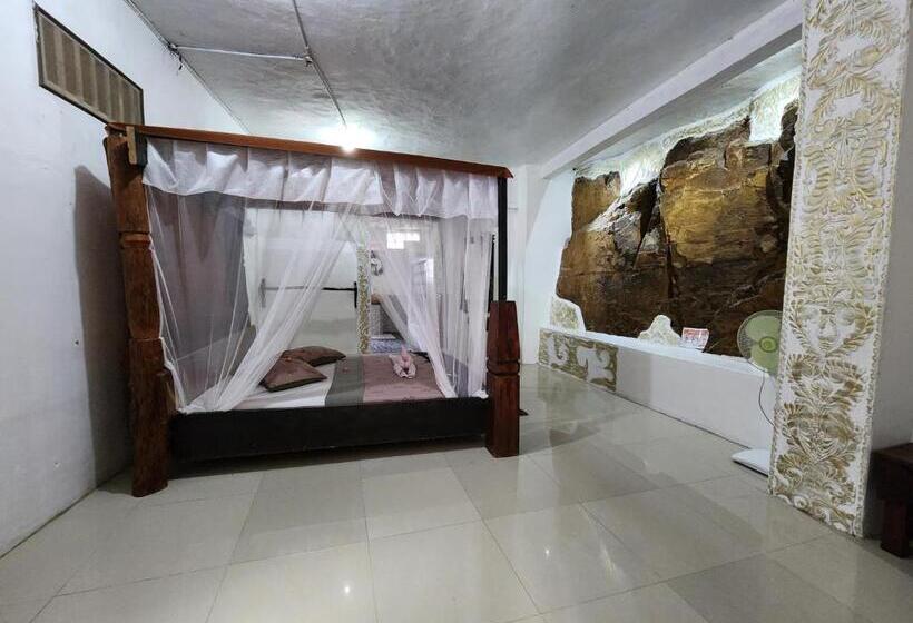 اتاق اکونومی, Jungle Inn Bukit Lawang