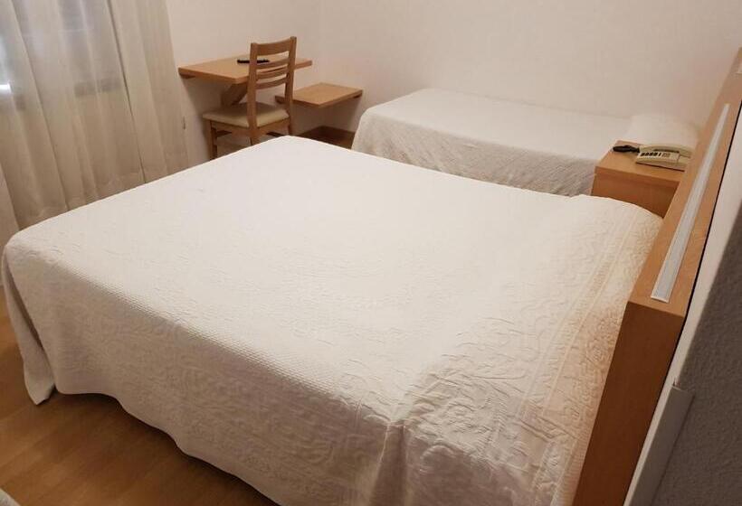 패밀리 룸, Padre Cruz