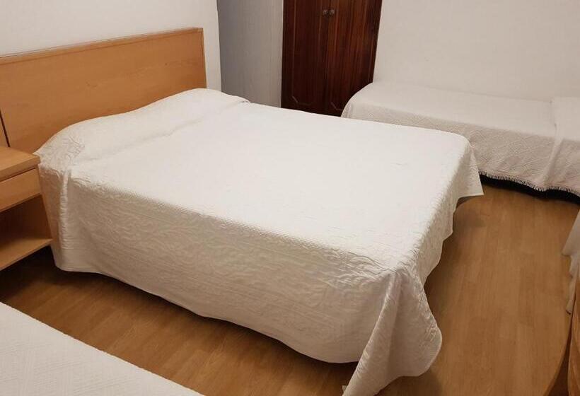 패밀리 룸, Padre Cruz