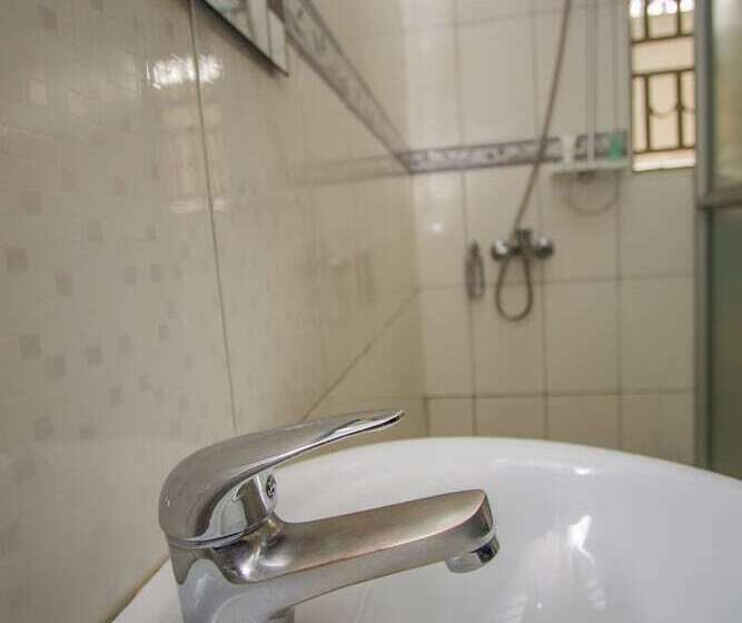 اتاق لوکس, Tuzza